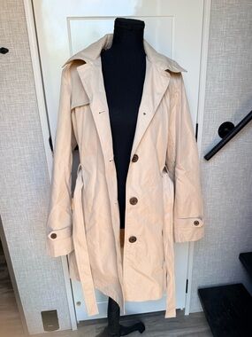 Weatherproof Light Beige Trench Coat with Belt